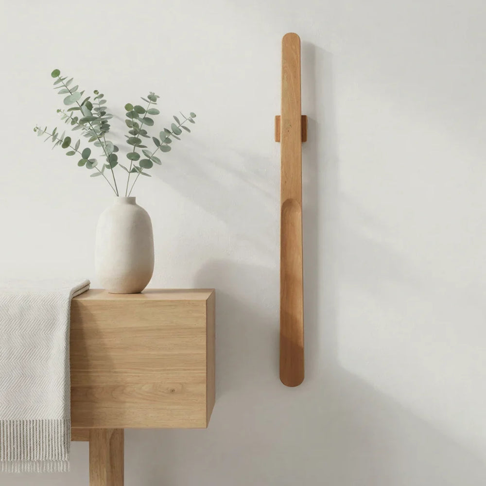 Magnetic Shoehorn in Solid Wood – 55 cm