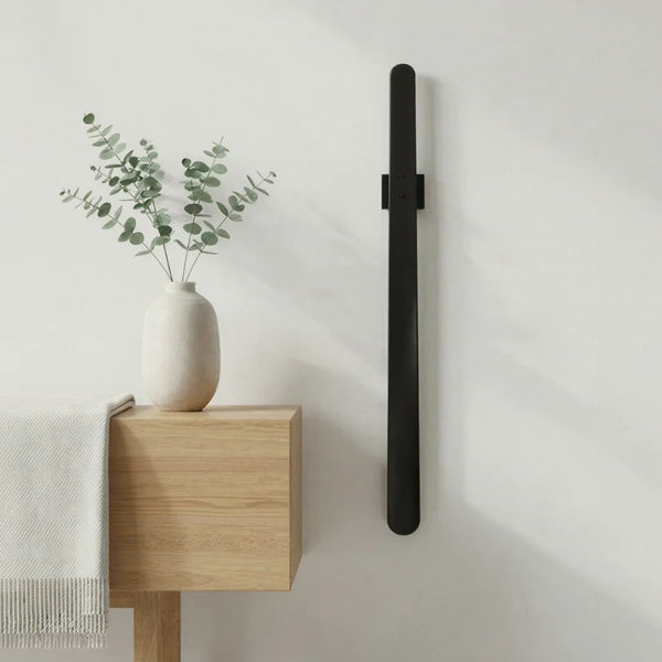 Magnetic Shoehorn in Solid Wood – 55 cm