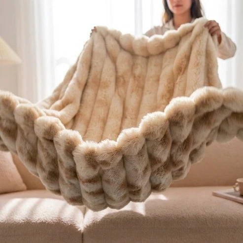 Cloud Throw in Faux Fur – Double-Layered and Extra Warm
