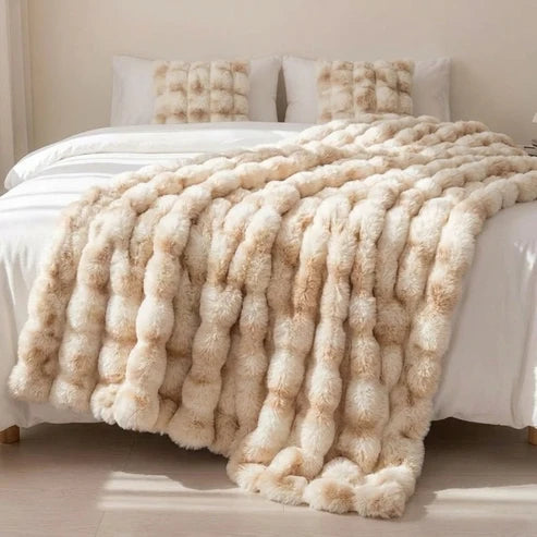 Cloud Throw in Faux Fur – Double-Layered and Extra Warm