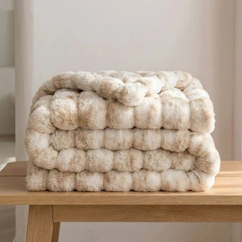 Cloud Throw in Faux Fur – Double-Layered and Extra Warm