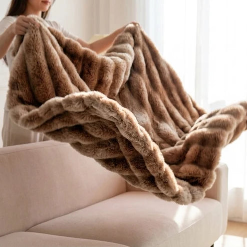 Cloud Throw in Faux Fur – Double-Layered and Extra Warm
