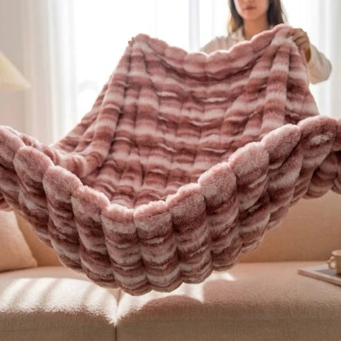 Cloud Throw in Faux Fur – Double-Layered and Extra Warm