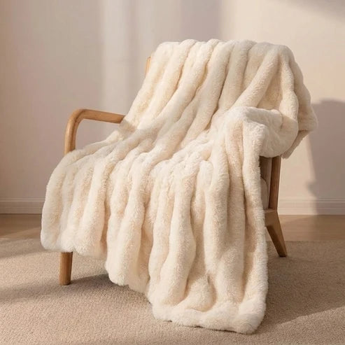Cloud Throw in Faux Fur – Double-Layered and Extra Warm