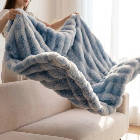 Cloud Throw in Faux Fur – Double-Layered and Extra Warm