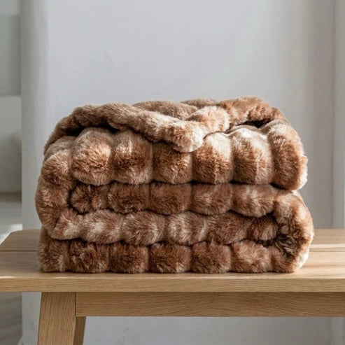 Cloud Throw in Faux Fur – Double-Layered and Extra Warm