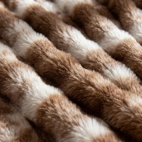 Cloud Throw in Faux Fur – Double-Layered and Extra Warm