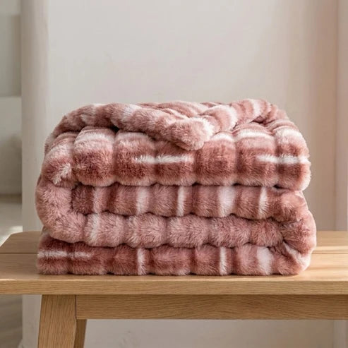 Cloud Throw in Faux Fur – Double-Layered and Extra Warm