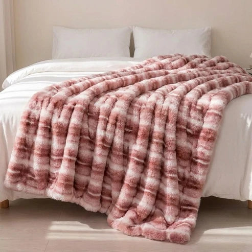Cloud Throw in Faux Fur – Double-Layered and Extra Warm