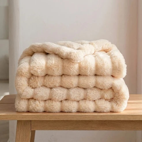 Cloud Throw in Faux Fur – Double-Layered and Extra Warm