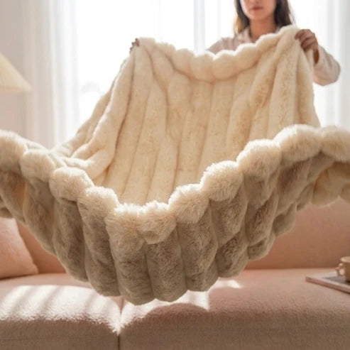 Cloud Throw in Faux Fur – Double-Layered and Extra Warm