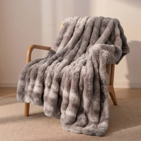 Cloud Throw in Faux Fur – Double-Layered and Extra Warm