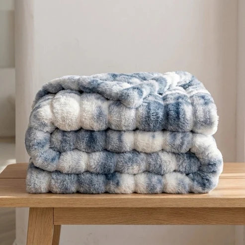 Cloud Throw in Faux Fur – Double-Layered and Extra Warm