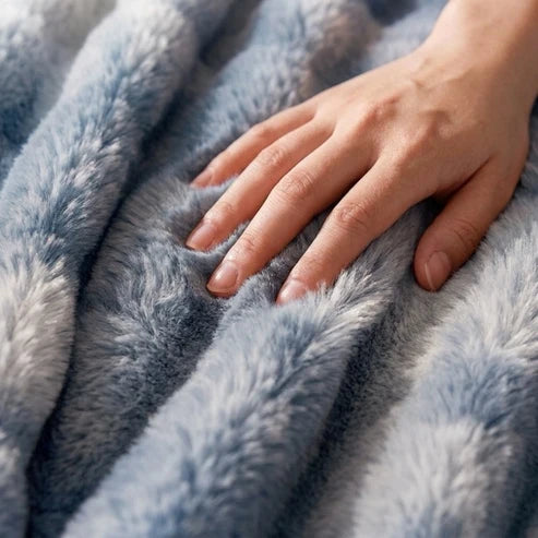 Cloud Throw in Faux Fur – Double-Layered and Extra Warm
