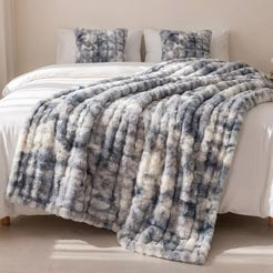 Cloud Throw in Faux Fur – Double-Layered and Extra Warm