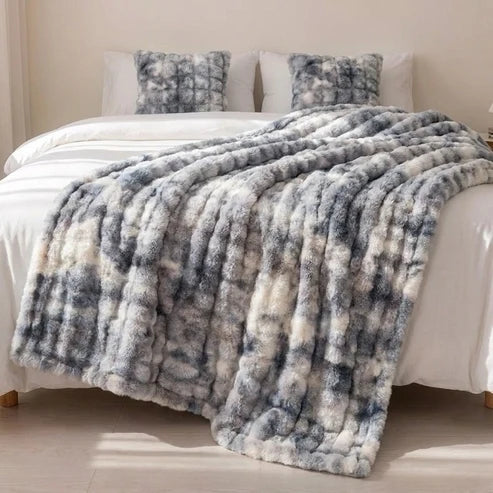 Cloud Throw in Faux Fur – Double-Layered and Extra Warm
