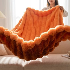 Cloud Throw in Faux Fur – Double-Layered and Extra Warm
